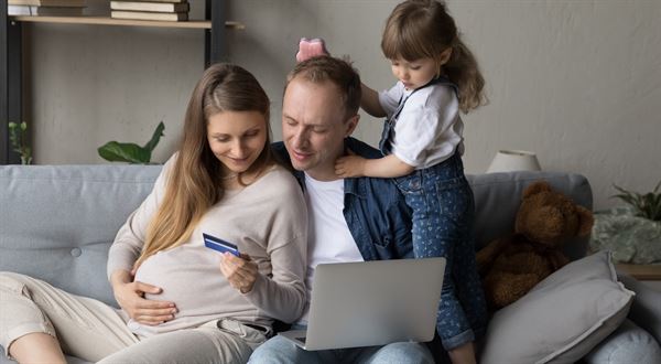 Už žiadne papierovačky? Nový zákon prináša automatické vyplácanie dávok