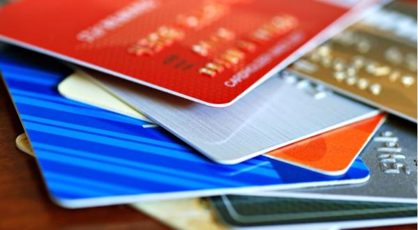 Do cudziny s debetnou aj kreditnou kartou, nezabudnite však ani na malú hotovosť