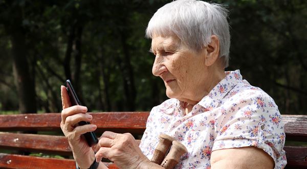 Vdovská a vdovecká penzia sa budú vyplácať dlhšie. Štát mení pravidlá od roku 2026