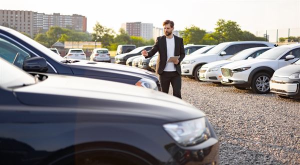 Už v roku 2026 vám môžu vyradiť auto z evidencie. Úrady nepošlú ani upozornenie