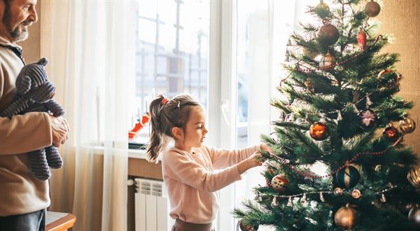Vianoce 2025 budú skromnejšie, ako obvykle. Na darčekoch šetríme, dobroty zdraželi