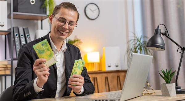 Preplatky existujú aj pri sociálnom poistení. Kedy a ako vám ich poisťovňa vráti?