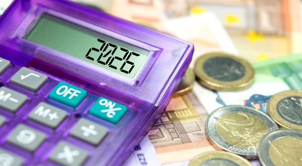 Transakčná daň pre niekoho skončila. Peniaze však môžu strhnúť aj v januári