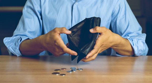 Tradičná dávka sa láme po troch mesiacoch. Aj vysokopríjmoví prídu o stovky eur