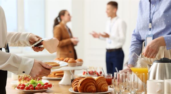 Ministerstvo ide zvýšiť stravné v zahraničí. Viac peňazí však dostanú len vodiči