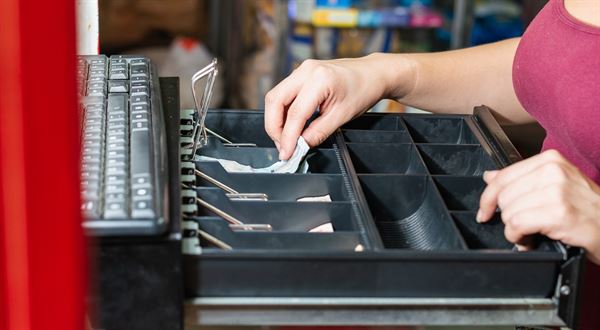 Podnikateľov čaká tvrdý rok: eKasa pre takmer všetkých a koniec hotovosti