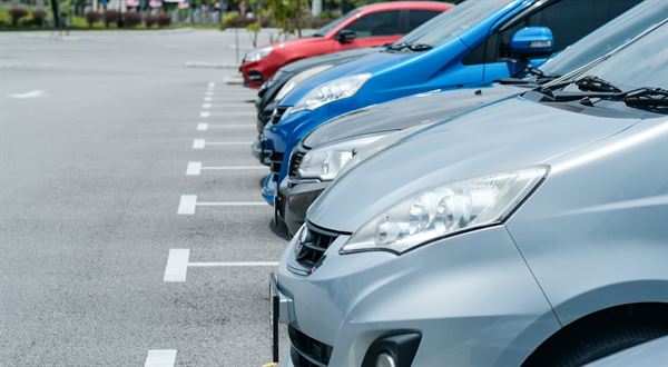 Až 80 percent parkovacích pravidiel v mestách neobstálo. Štát chystá zmeny