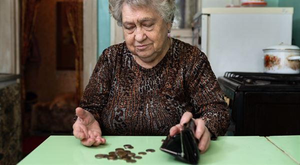 Dôchodcovia s nízkym príjmom majú nárok na vyše 90 eur mesačne. Ste medzi nimi?