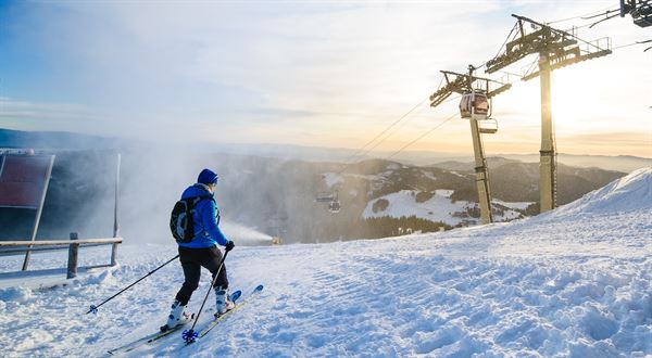 Zimná dovolenka 2026: Až 80 % Slovákov zostáva na horách doma, najviac láka lyžovanie