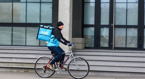 Slováci si fičia na donáškach, ukazujú dáta Woltu. Rekordman objednal za vyše 700 eur