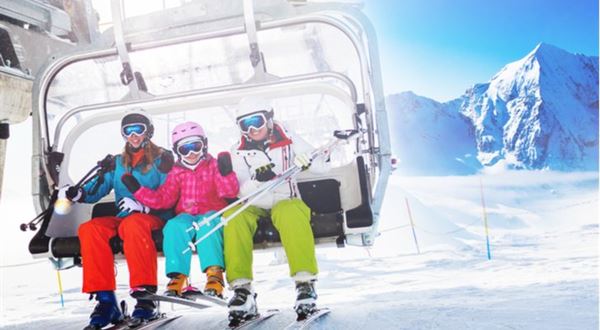 Jarná lyžovačka a prázdniny detí bez poistenia sa môžu predražiť