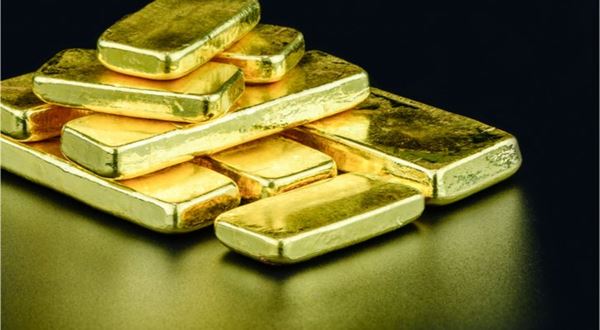 Komentár: Obchodníci vo veľkom vsádzajú na rastúce zlato. Naopak, striebro v rovnako čase netypicky klesá