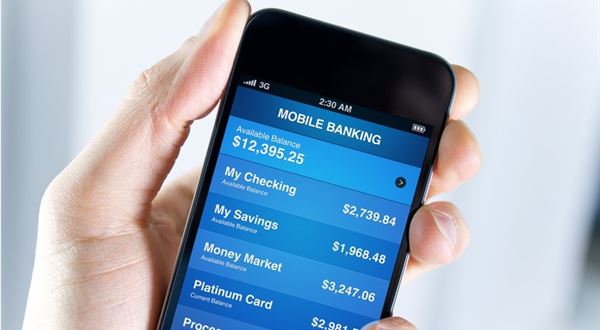 Pôžička cez mobil či spravodajstvo pri platbe. Ako banky reagujú na zmeny trendov?