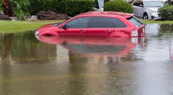 Pozor na zatopené autá po silných búrkach, riziko kúpenia poškodeného vozidla je veľké