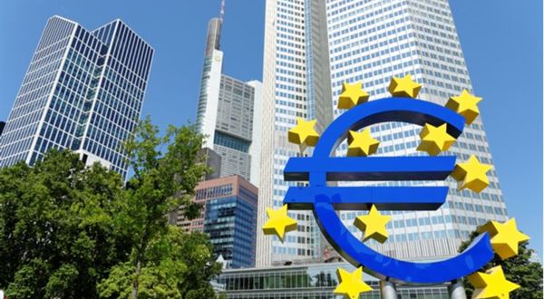 Komentár: Banky v eurozóne sprísňujú prístup k úverom kvôli obavám z pandémie