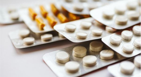 Ako zohnať lacnejšie lieky: oplatí sa kupovať cez internet či priamo v lekárni?