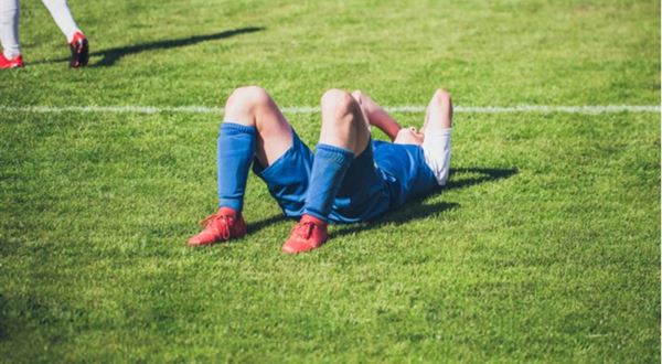 Budete hradiť škodu na zdraví, ak zraníte spoluhráča pri futbale?