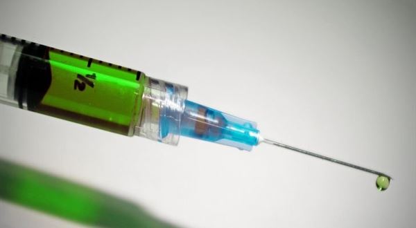 Komentár: Problémy dodávok vakcín korigujú akcie farmafiriem