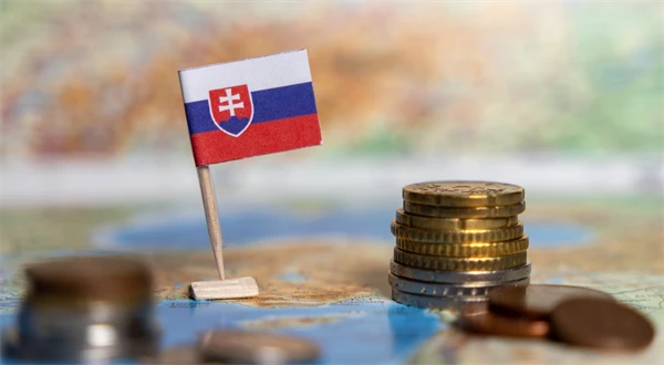 Ekonomický marazmus dorazil. Reálne mzdy Slovákov klesajú, zamestnancov ubúda