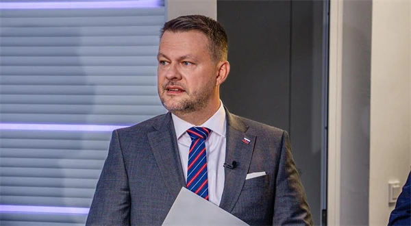 13. dôchodky v ohrození? Minister Ficovej vlády hovorí o ich posunutí a úprave