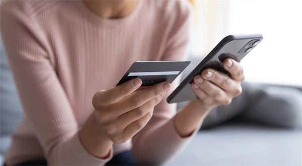 Pozor na túto aplikáciu. Kradne peniaze z mobilu a ovláda ho na diaľku