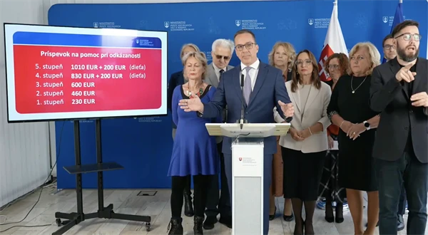 Opatrovatelia sa môžu tešiť: nový príspevok dosiahne až 1010 € mesačne