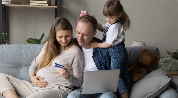 Už žiadne papierovačky? Nový zákon prináša automatické vyplácanie dávok