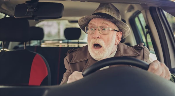 Nové pravidlá pre vodičov: veľká zmena pre seniorov za volantom