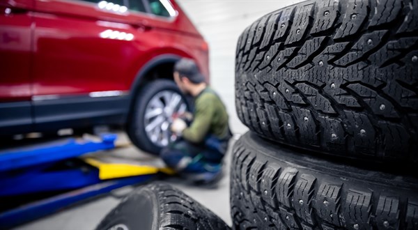 Zima prináša vodičom aj povinnosti. Čo platí na Slovensku a čo za hranicami?