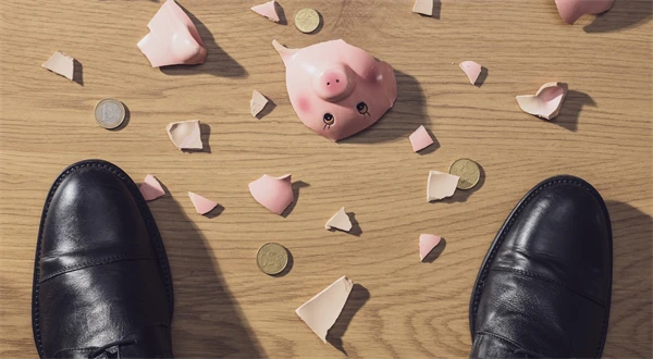 Lavína bankrotov v októbri: Firmy nechali štátu miliónové dlhy, rekordérom je známa firma