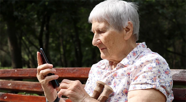 Vdovská a vdovecká penzia sa budú vyplácať dlhšie. Štát mení pravidlá od roku 2026