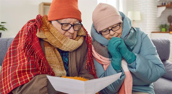 Chaos s energopomocou: Poslanci majú nárok, ale mnohí dôchodcovia už nie