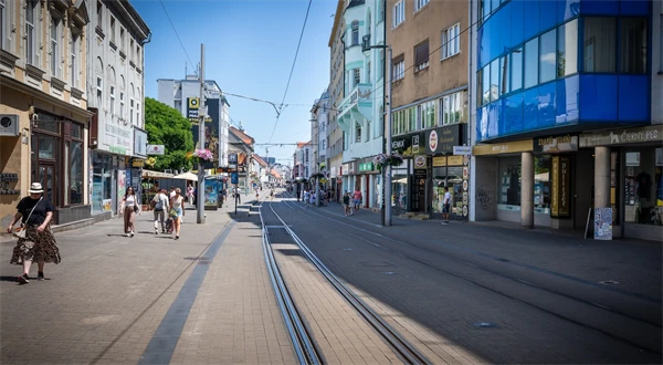 Kde sa nachádza najdrahšia ulica na svete? V rebríčku sa objavila aj Bratislava