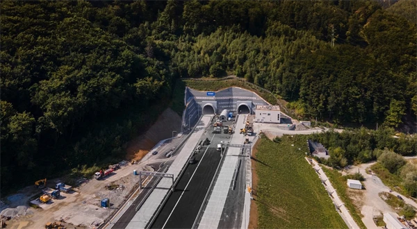 Tunel Višňové otvoria ešte pred Vianocami. Deň predtým sa chystajú vianočné trhy
