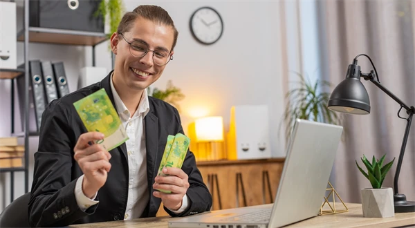 Preplatky existujú aj pri sociálnom poistení. Kedy a ako vám ich poisťovňa vráti?