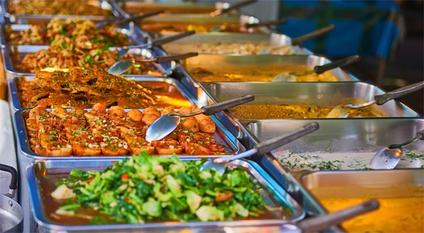 Štát chce meniť stravné pri zahraničných cestách. Reaguje na rast cien jedál