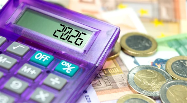 Transakčná daň pre niekoho skončila. Peniaze však môžu strhnúť aj v januári