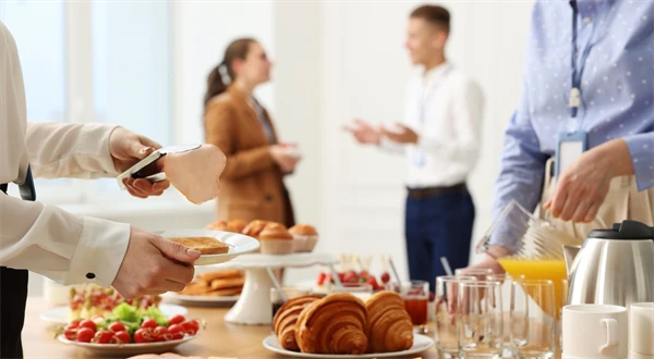 Ministerstvo ide zvýšiť stravné v zahraničí. Viac peňazí však dostanú len vodiči