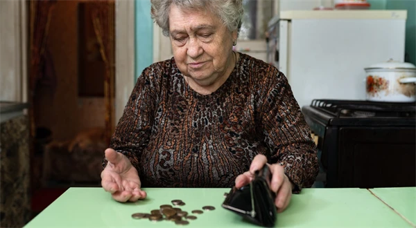 Dôchodcovia s nízkym príjmom majú nárok na vyše 90 eur mesačne. Ste medzi nimi?