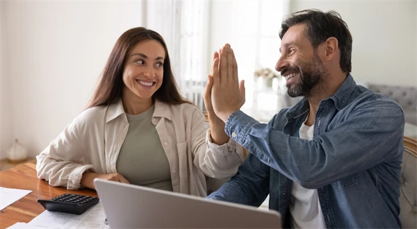 Až 400 eur za rok. Mladí ľudia majú nárok na špeciálny bonus, treba oň ale požiadať