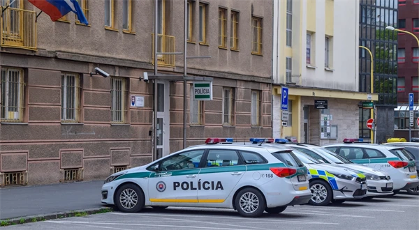 Okuliare ani alergia už nemusia byť prekážkou. Polícia mení prijímacie kritériá