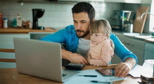 Štát spúšťa pomoc pre osamelých rodičov. Získajú aj štedrý príspevok