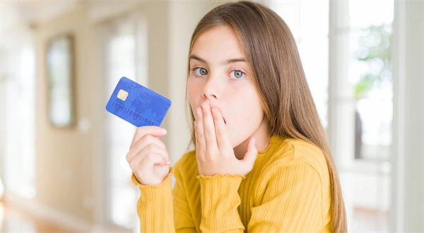 Jedno kliknutie, veľký problém: Ako deti naučiť pracovať s kartami v mobile