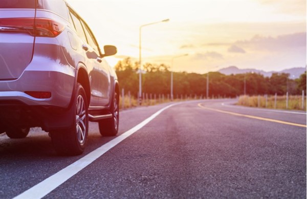Hybrid, spaľovací motor alebo elektromobil: Čo sa oplatí viac a kedy?