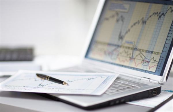 Porovnanie online brokerov: Kde sa čo oplatí kupovať a mať účet?